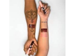 TATTOO GLOSS LABIAL BY KAREN BACHINI NEGRO 2,5G